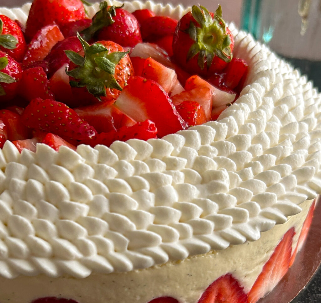 Fraisier-pochage-atelier-creatif-creons-la-patisserie