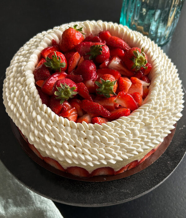 Fraisier-traditionnel-fraises-pochage-photographie-creons-la-patisserie Fraisier